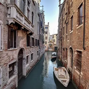 https://canal-view-suite-in-rialto.hotelinveneto.com